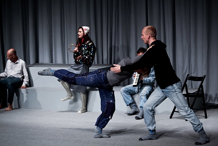 Szene aus dem Tanzstück "Potato Country" von Choreografin Gunilla Heilborn